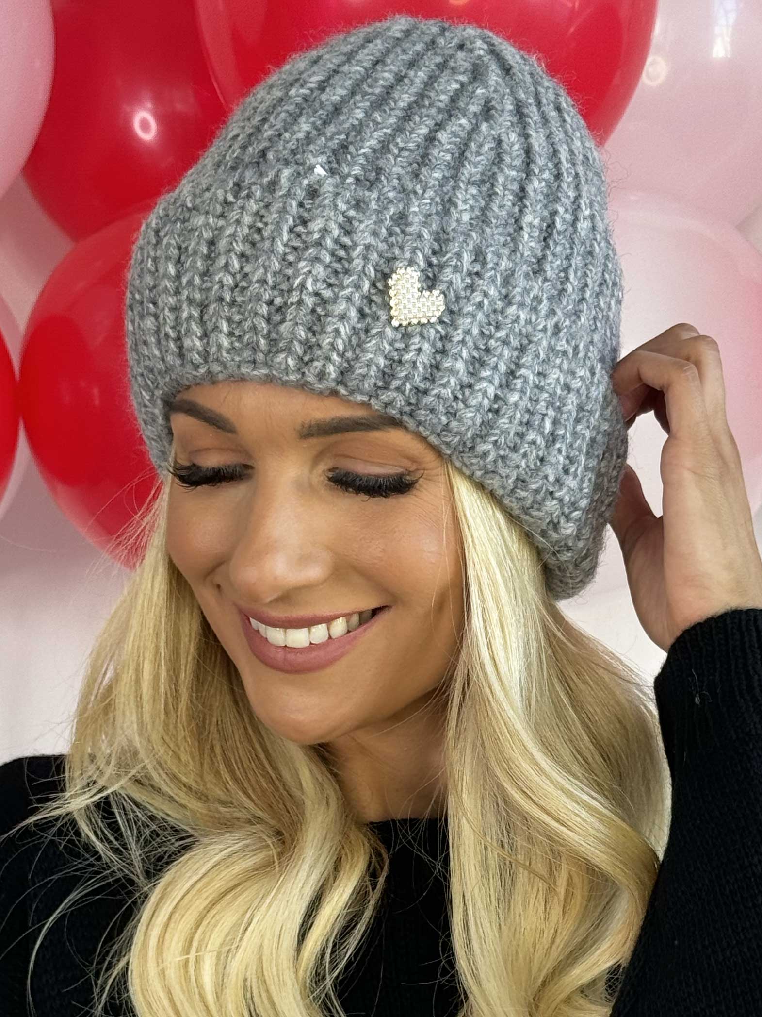 Eliana - Mjuk mössa med foder och hjärtsmycke